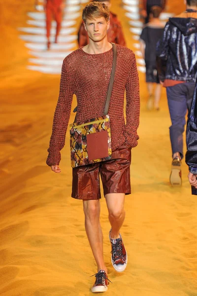 Look 25